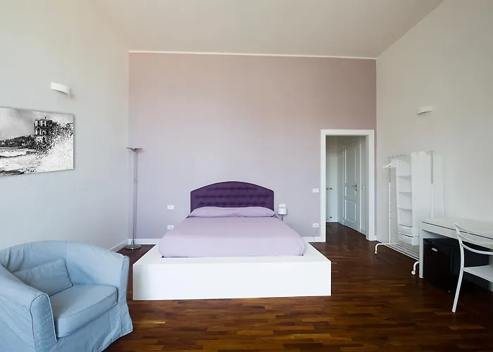 Palazzo Mirelli نابولي